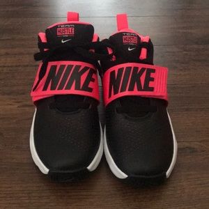 🆕 Nike Team Hustle Sneakers!